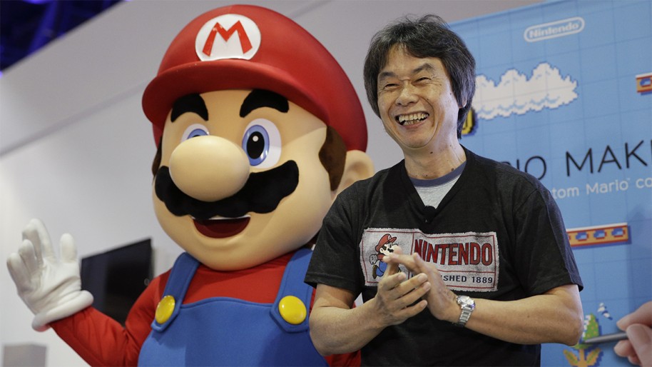 ¿Dónde encontró Miyamoto la inspiración? En esencia, en todas partes. Por ejemplo, meter un "scroll" horizontal lo pensó mientras iba en tren y veía las cosas pasar. Era más divertido que ver las pantallas estáticas de entonces.